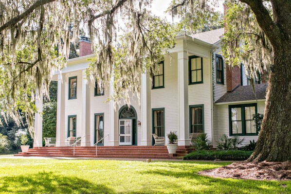 Business centre - Ball House and Cottages (Tallahassee)
