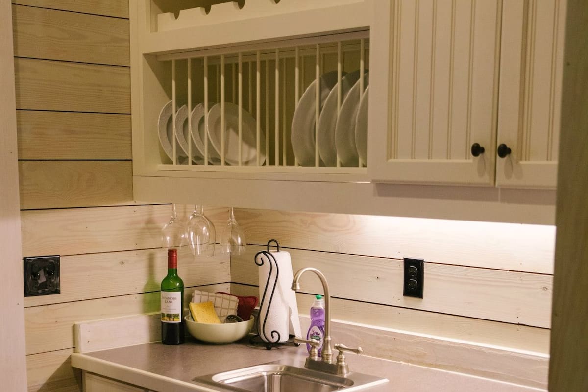 Dogwood Cottage | Private kitchenette | Coffee/tea maker, fridge, microwave, cookware/dishes/utensils