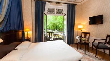 Individually decorated, individually furnished, desk, blackout drapes