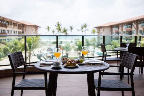Café da manhã com buffet grátis todos os dias