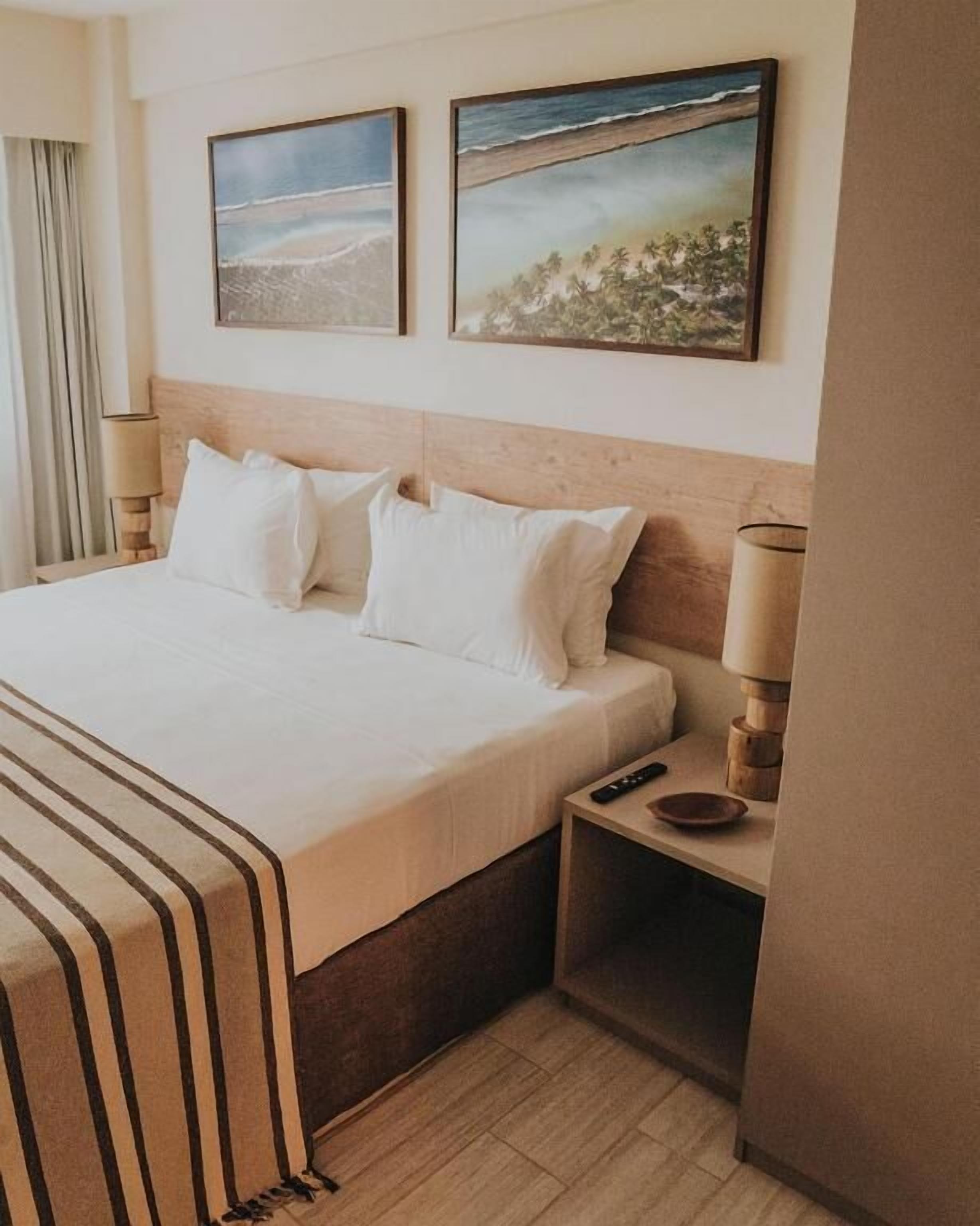 Hypo-allergenic bedding, in-room safe, desk, blackout curtains