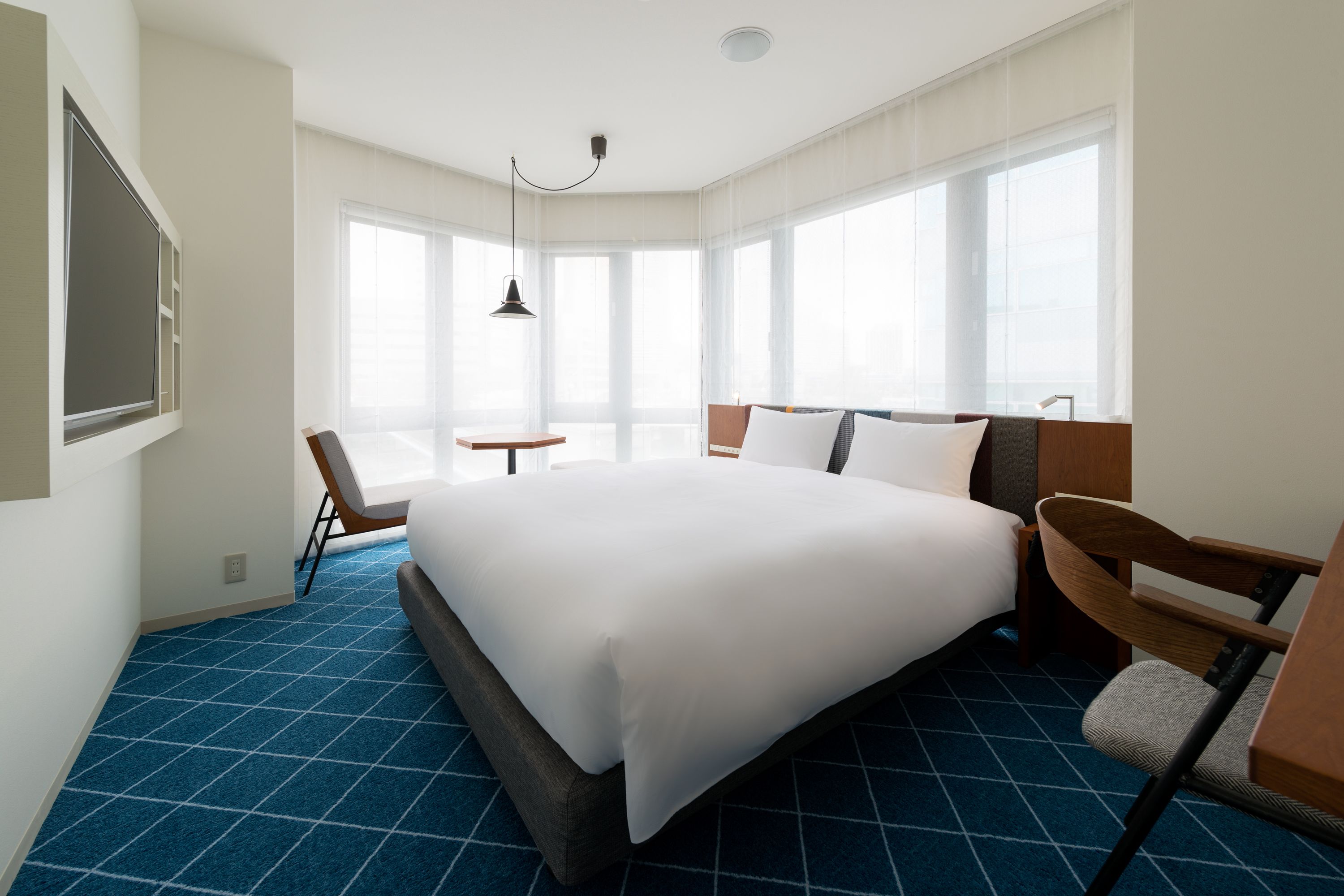 desk, free wifi, bed sheets, wheelchair access