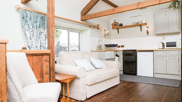 Bridge View Cottage | Living area | Flat-screen TV - Bridge View Cottage (Richmond)