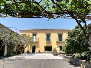 Exterior - Giardino Arancio (Giarre)