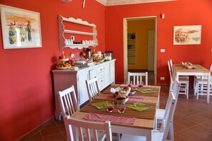 Free daily buffet breakfast  - Giardino Arancio (Giarre)