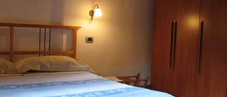 Double Room | Premium bedding, down duvets, cots/infant beds, free WiFi
