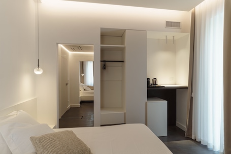 Deluxe Double Room, 1 Queen Bed, Balcony | Minibar, desk, soundproofing, free WiFi