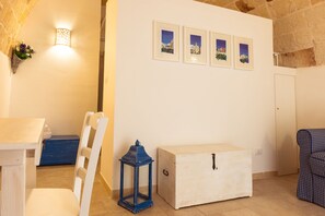 Superior Double Room, 1 Queen Bed, Ground Floor | Interior - B&B nel Blu Dipinto di Blu (Polignano a Mare)
