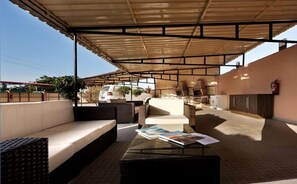 Terrace/patio - ApartHotel Luar (Belas)