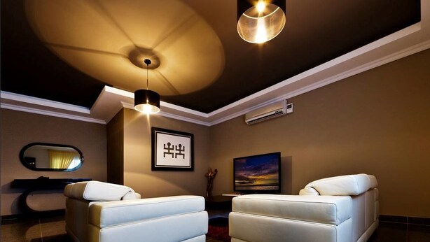 Family Apartment, 3 Bedrooms | Living room | Plasma TV - ApartHotel Luar (Belas)