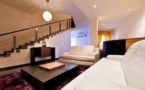 Family Apartment, 3 Bedrooms | Living room | Plasma TV