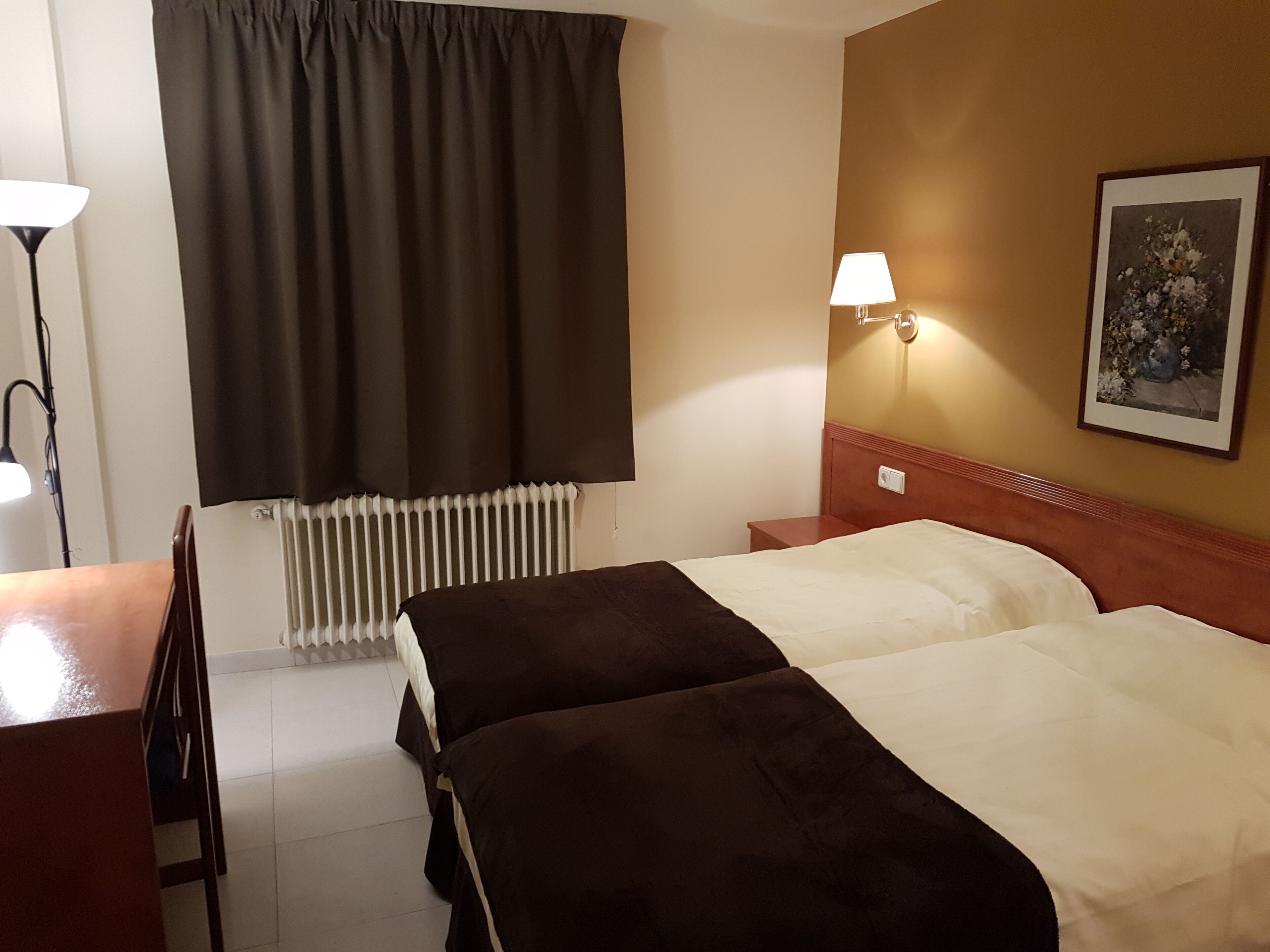 Caja de seguridad en la habitación, wifi gratis y ropa de cama 