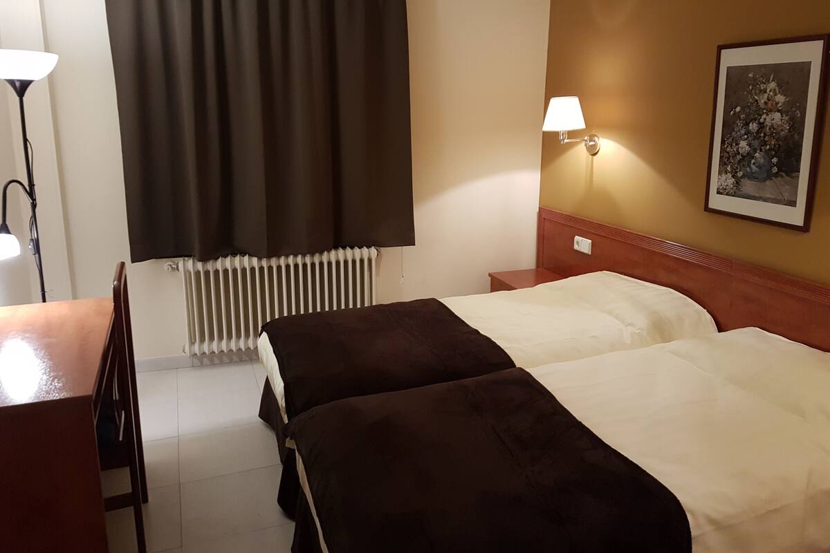 In-room safe, WiFi (free), bed sheets