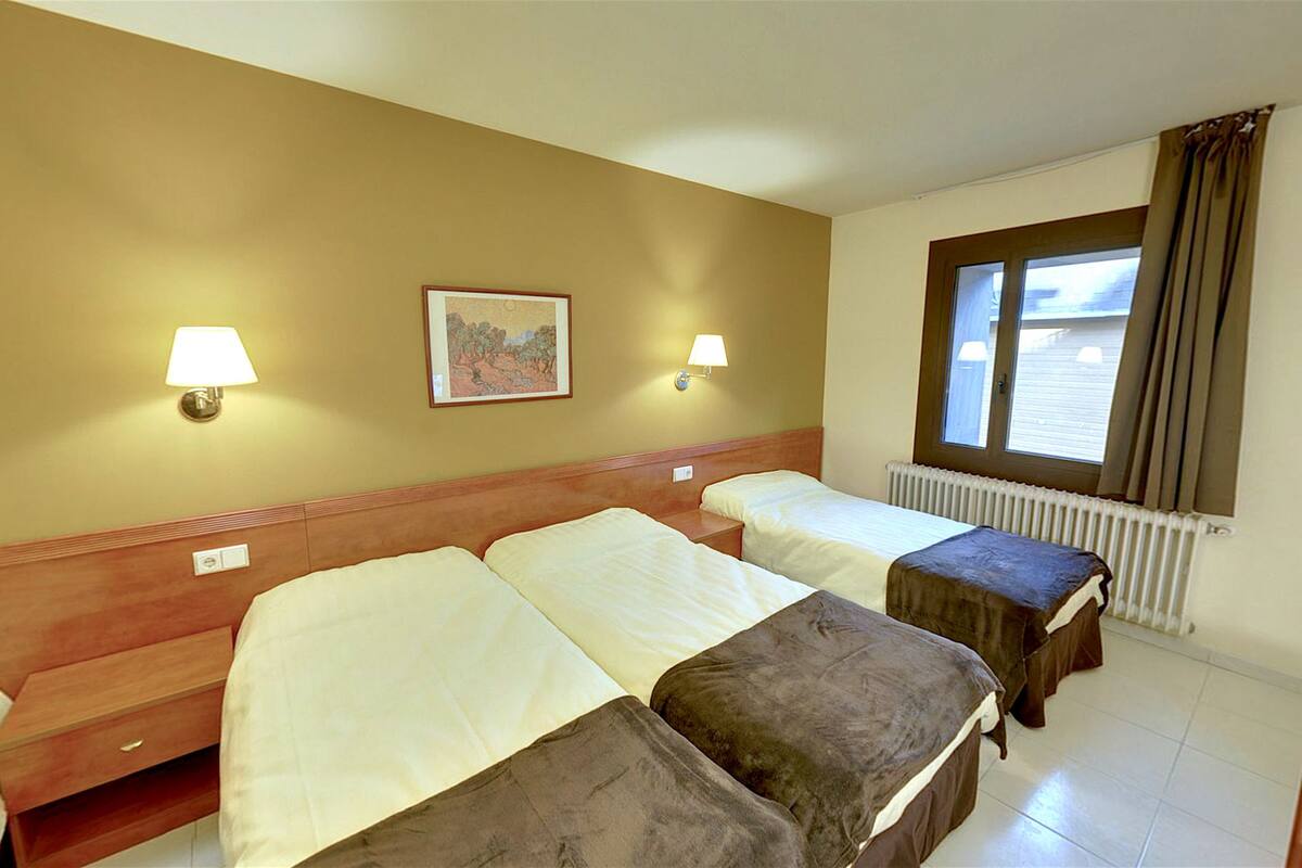 Quadruple Room | In-room safe, WiFi (free), bed sheets