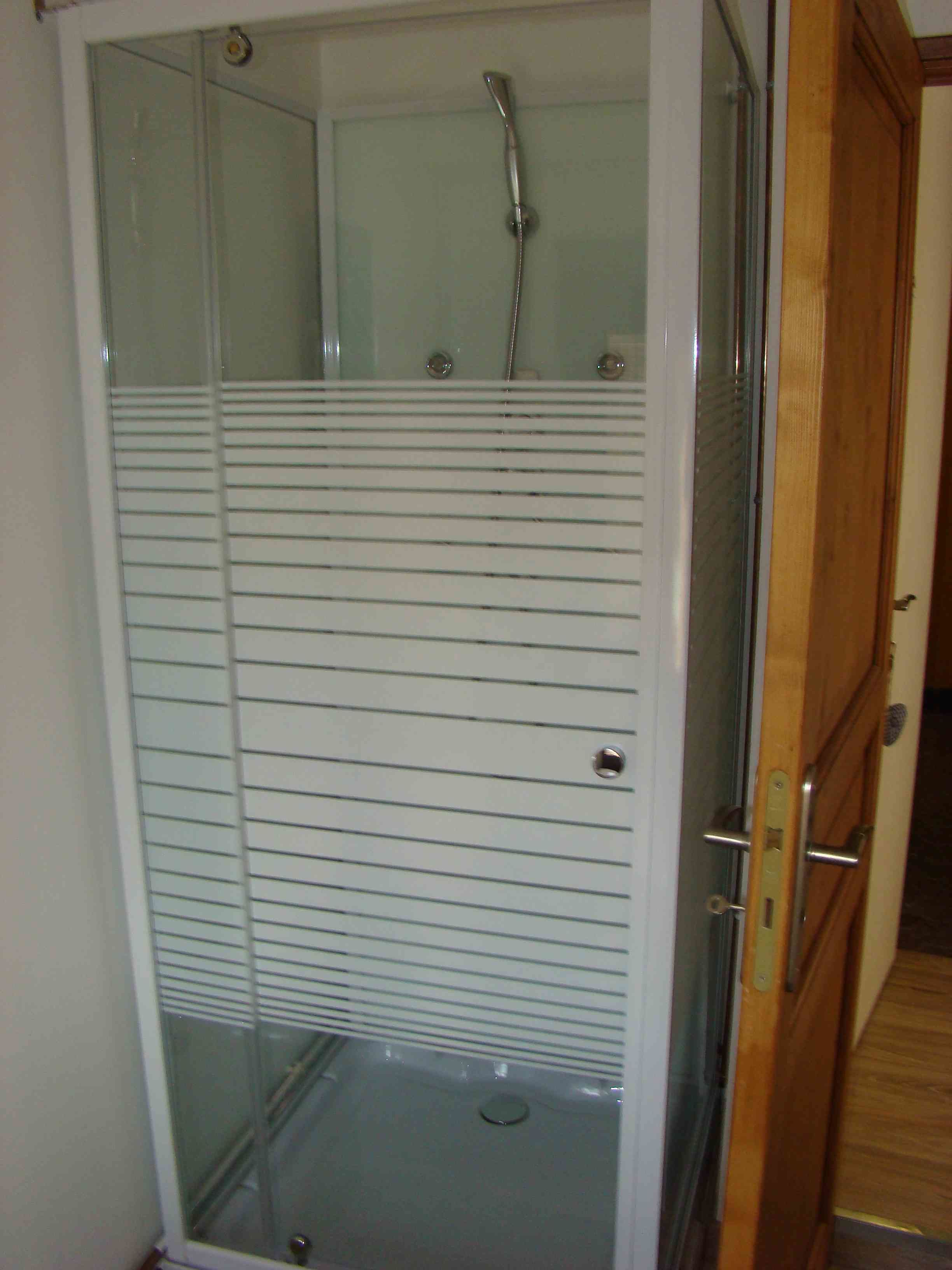 standard double room | bathroom shower