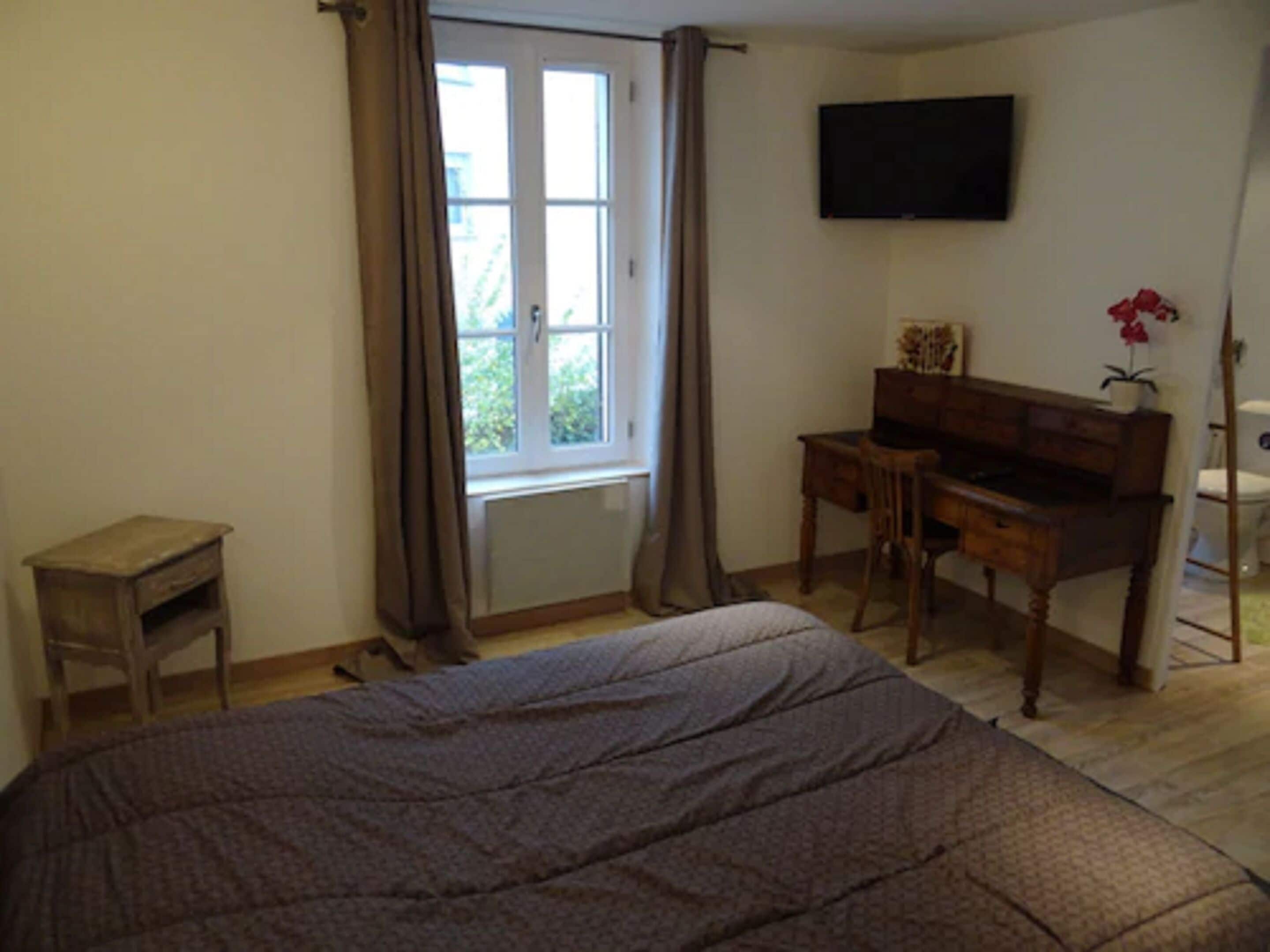 standard double room | individually decorated, individually furnished, desk, soundproofing