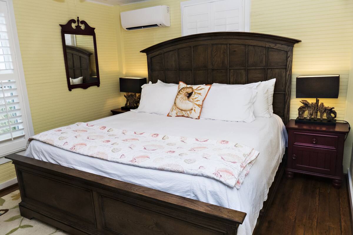Private Quarter's | Egyptian cotton sheets, premium bedding, soundproofing