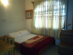 Standard Room - Blue Banana Resorts (Abeokuta)