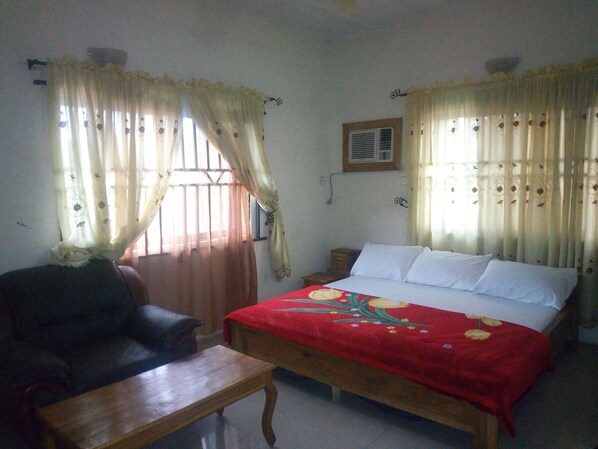 Minibar, in-room safe, bed sheets