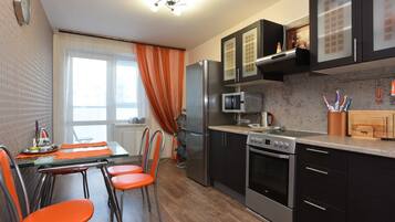 Apartment (Kuibysheva Street, 21) | Eigene Küche | Großer Kühlschrank, Mikrowelle, Herdplatte