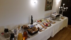 Desayuno buffet todos los días (con cargo)