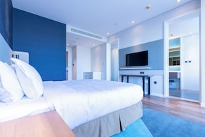 In-room safe, desk, blackout curtains, soundproofing - Holiday Inn Express Harbin Qunli by IHG (Harbin)