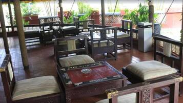 Breakfast, lunch, dinner served; local and international cuisine