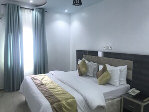 Luxury Suite | Minibar, in-room safe, desk, laptop workspace - Gold Value Hotels (Enugu)
