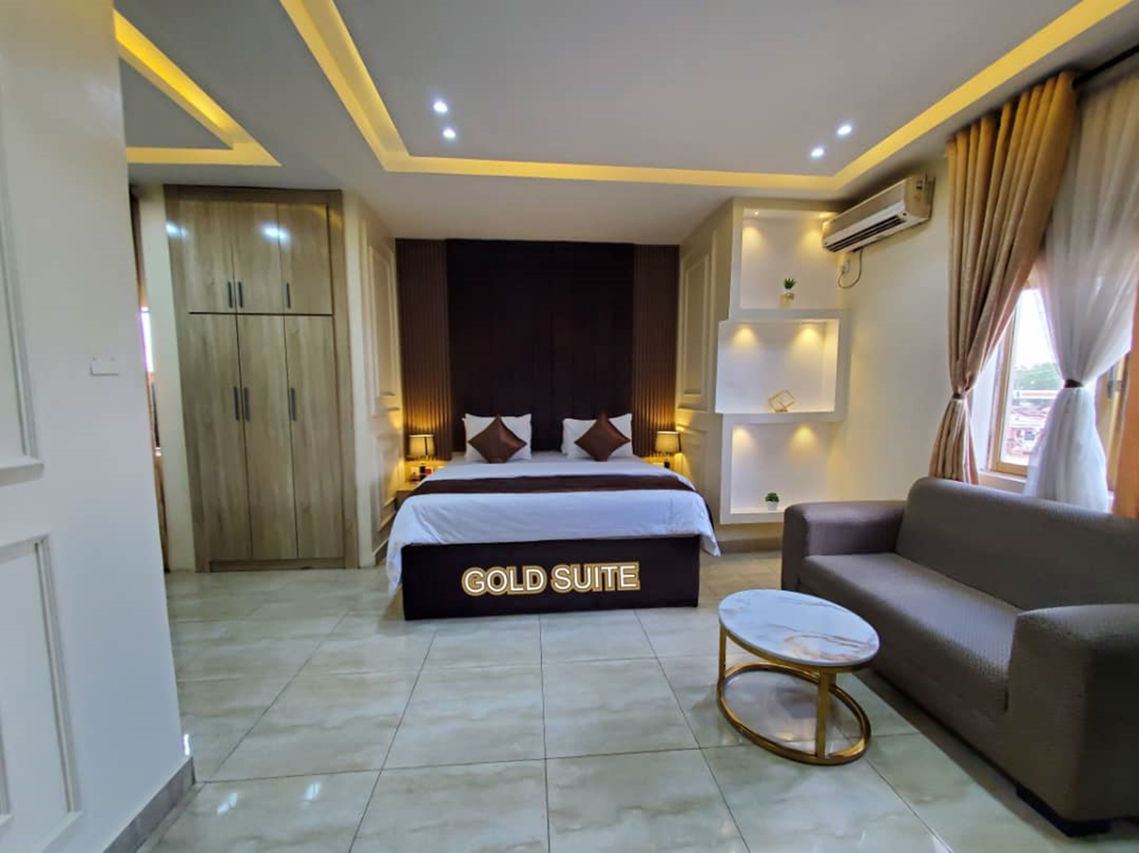 Suite Deluks | Seprai katun Mesir, seprai premium, bantalan ekstra lembut, dan brankas