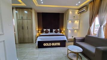 Suite Deluks | Seprai katun Mesir, seprai premium, bantalan ekstra lembut, dan brankas