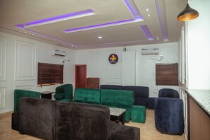 بار (في المنشاة)