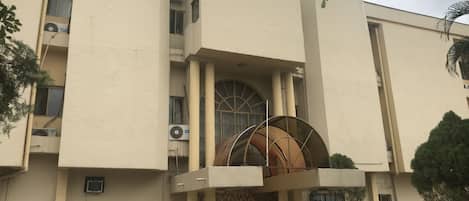 Konaklama yerinin ön cephesi