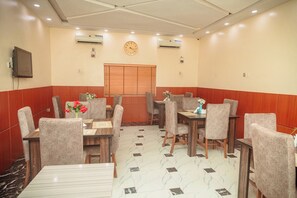 مطعم