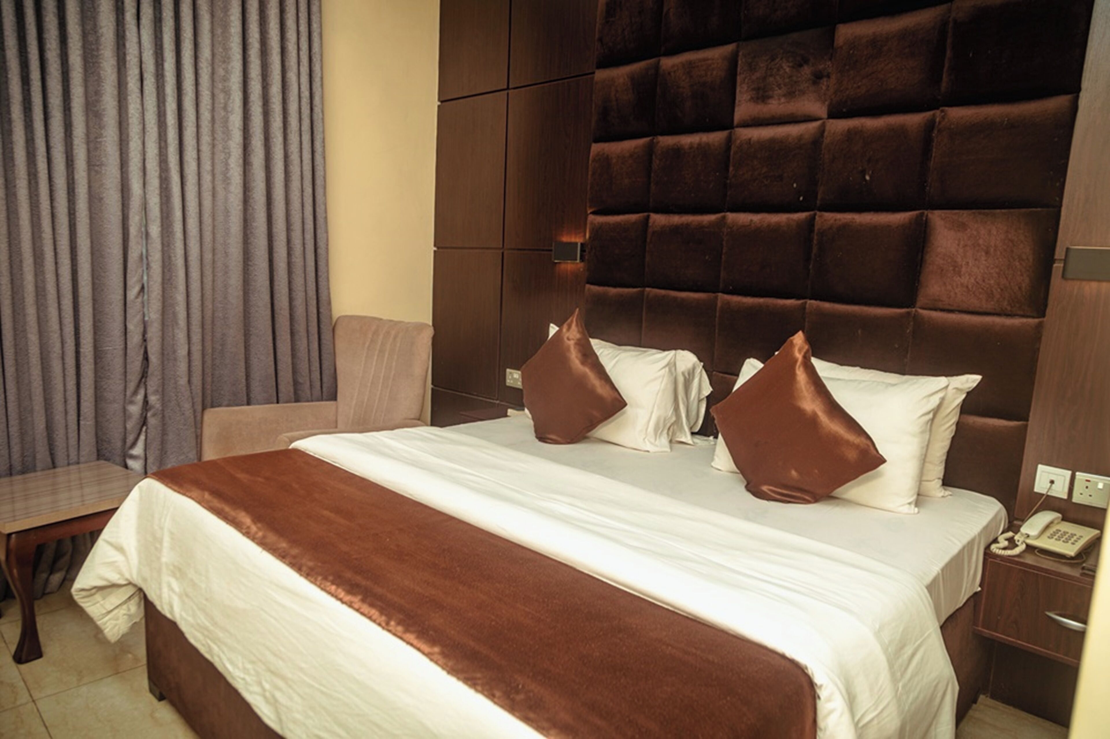 Kamar Eksklusif | Seprai katun Mesir, seprai premium, bantalan ekstra lembut, dan brankas