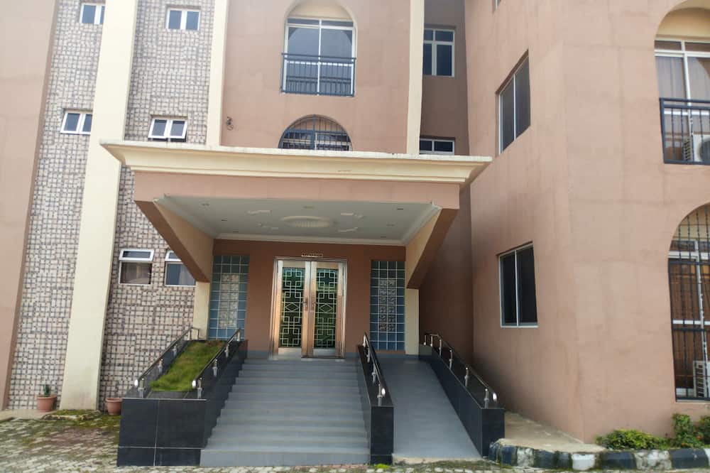 Modroy Hotel and Suites