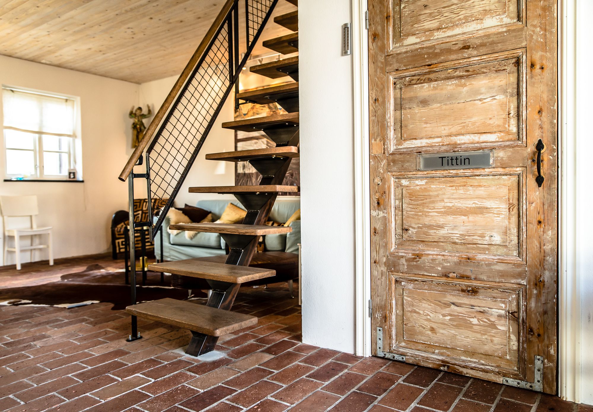 Individually decorated, individually furnished, free cots/infant beds