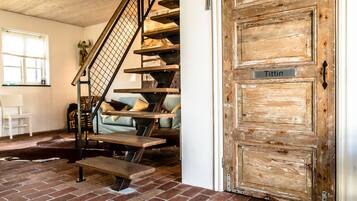 Apartment (Miranda) | Individually decorated, individually furnished, free cots/infant beds