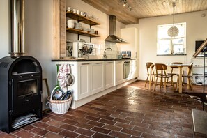 Apartamento (Miranda) | Cozinha privada | Geladeira, micro-ondas, fogão, cooktop
