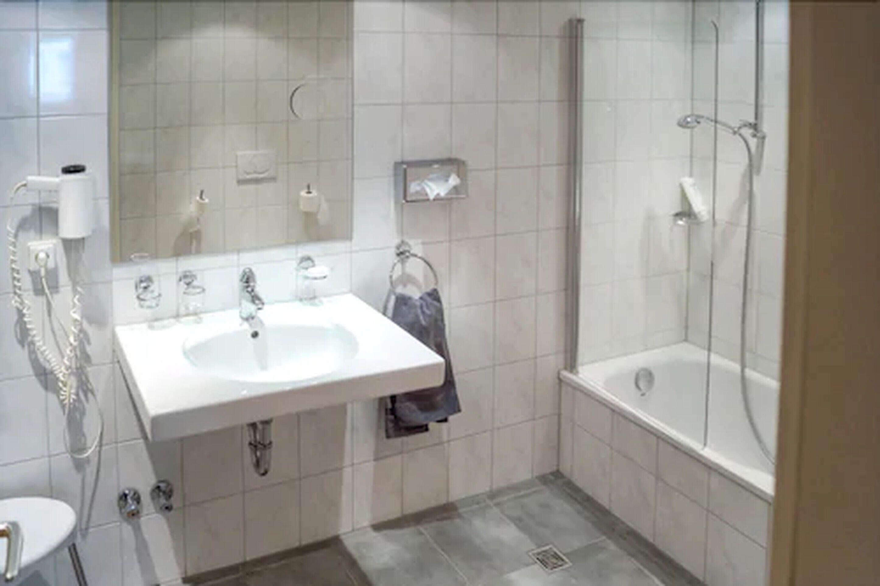 double room | bathroom | shower, hair dryer, towels