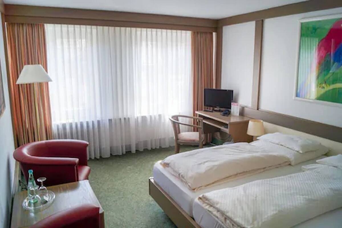 Double Room | 1 bedroom, hypo-allergenic bedding, desk, soundproofing