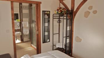 Egyptian cotton sheets, premium bedding, desk, soundproofing