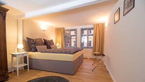 House, 2 Bedrooms | 2 bedrooms, in-room safe, desk, iron/ironing board - Domizil Naumburg (Naumburg)