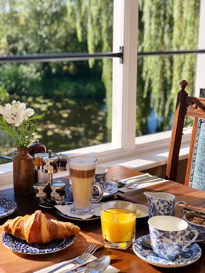 Daily cooked-to-order breakfast for a fee - Arrow Mill (Alcester)