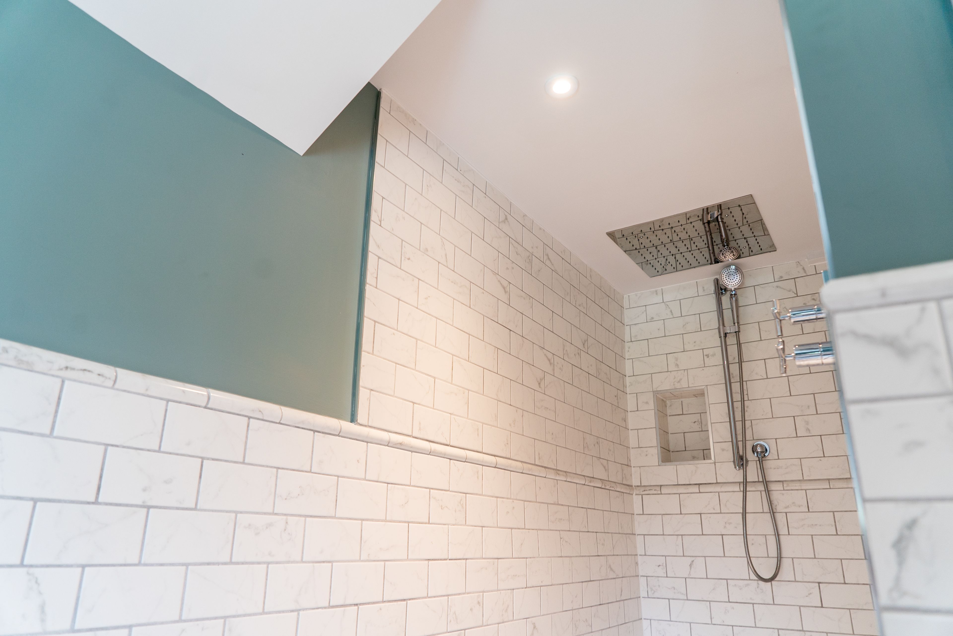 junior suite | bathroom | free toiletries, hair dryer, slippers, towels