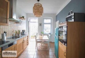 Apartment, Balkon | Essbereich im Zimmer