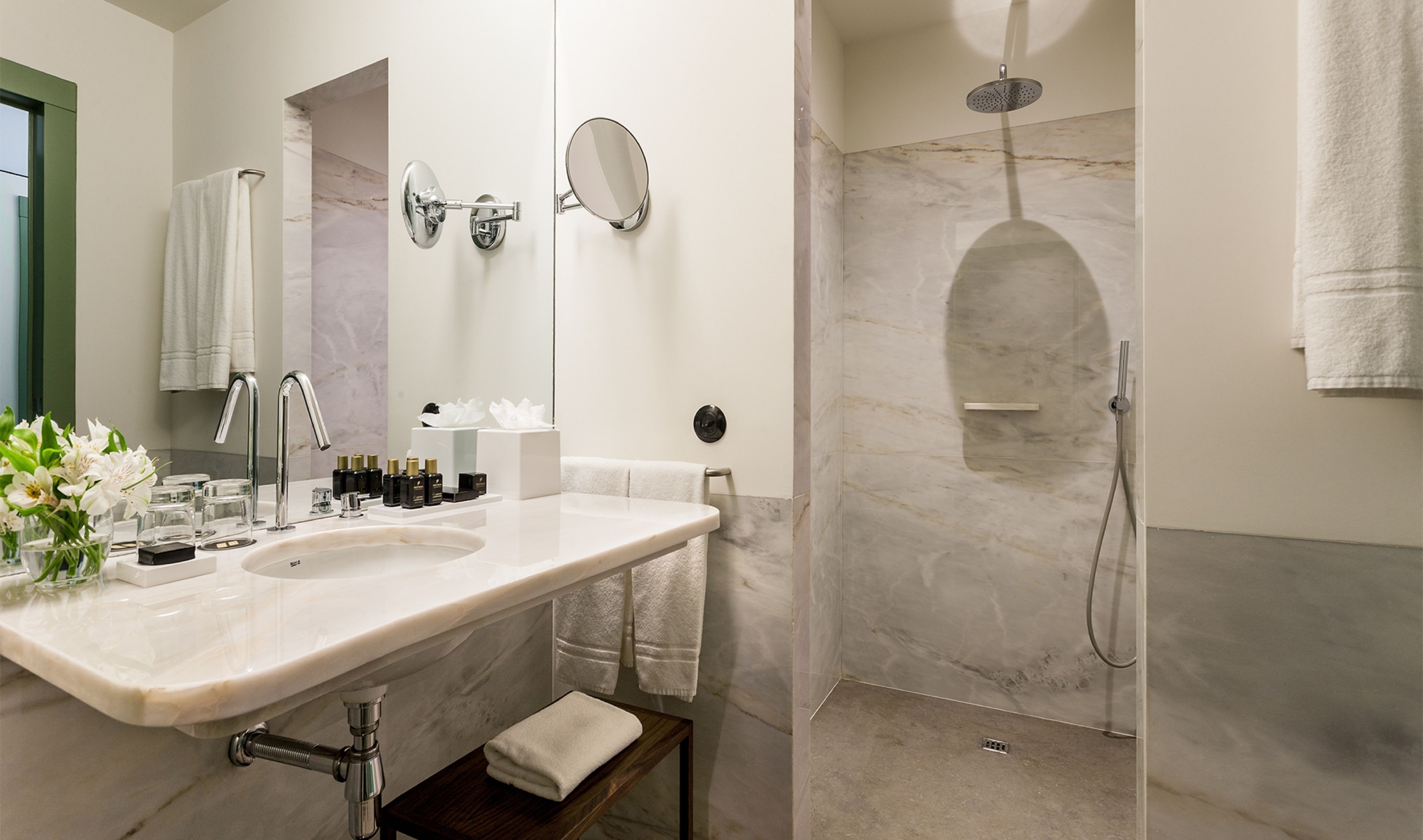 shower, rainfall showerhead, free toiletries, hair dryer