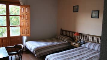 Casa clásica, 6 habitaciones | Cortinas opacas, camas supletorias, ropa de cama