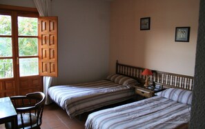 Casa clásica, 6 habitaciones | Cortinas blackout, camas extra y ropa de cama 