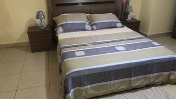 Comfort Apartment, 2 Double Beds, Accessible | 2 bedrooms, iron/ironing board, bed sheets
