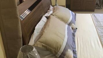 Comfort Apartment, 2 Double Beds, Accessible | 2 bedrooms, iron/ironing board, bed sheets